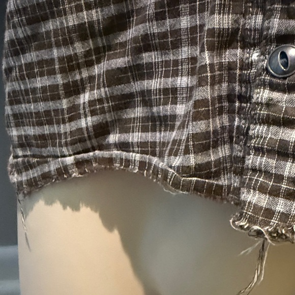 John Varvatos Men’s Medium Taupe Plaid Frayed Button-Down Shirt - Picture 6 of 6